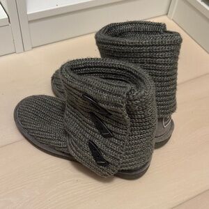 Cozy Women’s Knit Boots - Gray